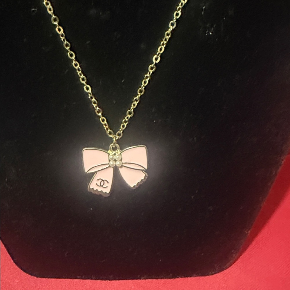 Fashion Gold and Pink Bow Pendant Necklace - Picture 2 of 2